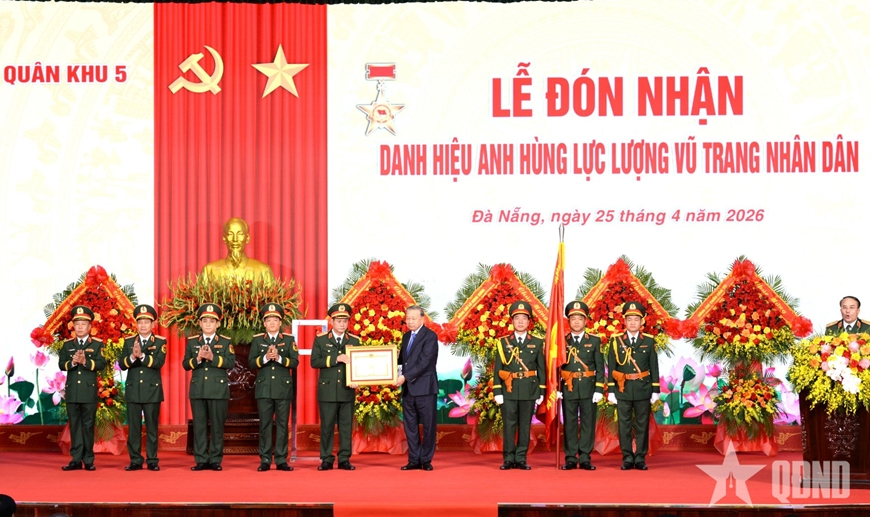 Top leader requests Military Region 5 to play core role in building all-people defense posture